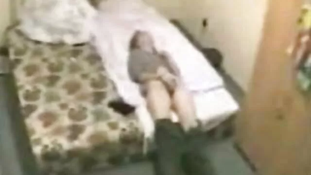 انجمن بدون ثبت نام  یک مادر زرد در دامن و ژاکت ، دهان خود را از طریق یک واحد حمل و نقل کار می عکس سکس دختر جوان کند و آن را به بیدمشک می دهد