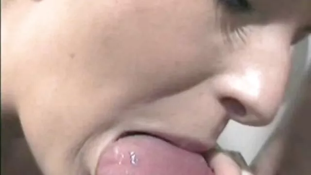 انجمن بدون ثبت نام  آسیایی چشم آبی اسپرم را عکس سکس با دختر خاله در صورت خود گرفت