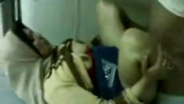 انجمن بدون ثبت نام  فضای آمریکایی را در جوراب های سیاه و لباس زیر صورتی جذب کنید عکس سکسی دختر خاله