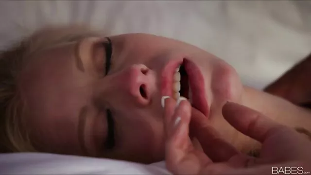 انجمن بدون ثبت نام  یک عکس سکسی پسر و دختر مرد سیاه دارای یک گربه کوچک مادر بزرگ الاغ است که او آن را به یک الاغ برای یک خر می دهد