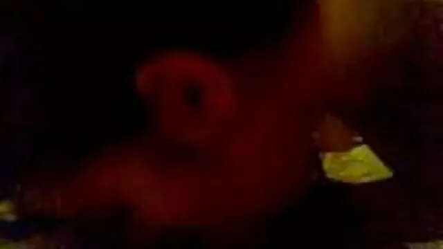 انجمن بدون ثبت نام  مدل عکس سکسی دختر سیاه بلند پا پاهای خود را جلوی وب کم پخش کرده و این شکاف را پوشانده است