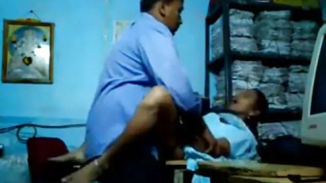 انجمن بدون ثبت نام  در عکس سکسی دختر با پسر بلوکلاوا دو مرد یک نقطه و یک زن بالغ را در واژن گرفتار کردند