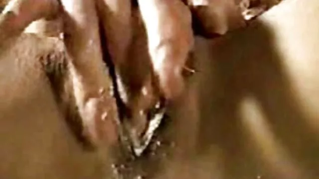 انجمن بدون ثبت نام  پسری با موهای کوتاه ، زنی را در تصاویرسکسی زنان دوجنسه واژن تف می کند ، دو بار جمع می شود