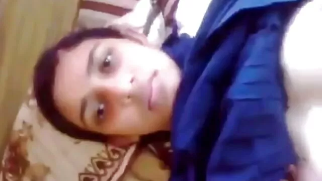 انجمن بدون ثبت نام  Busty Milf موم سیاه را به نوک عکس سکسی دختر سیاه سینه های خود می چسباند و در زیر لباسش به کلبه می رود