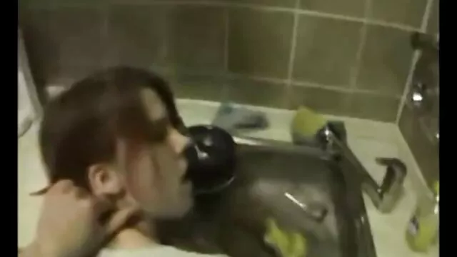 انجمن بدون ثبت نام  استاد جوان یک خدمتکار بالغ را بر روی عصا در آشپزخانه عکس سکسی دختر 18 نگه می دارد